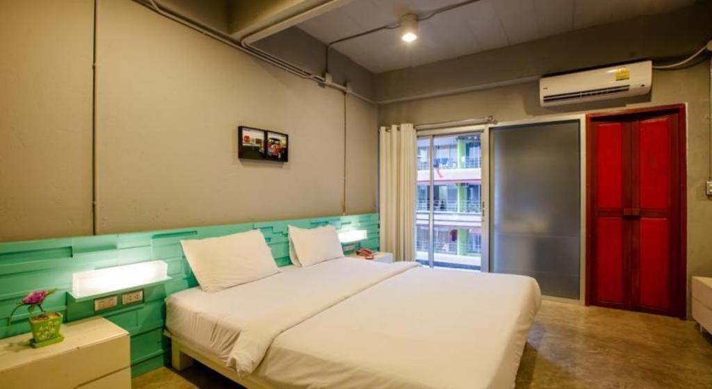 Oyo 292 The Oddy Hip Hotel Patong Zewnętrze zdjęcie