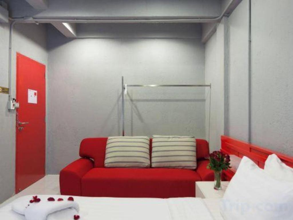 Oyo 292 The Oddy Hip Hotel Patong Zewnętrze zdjęcie