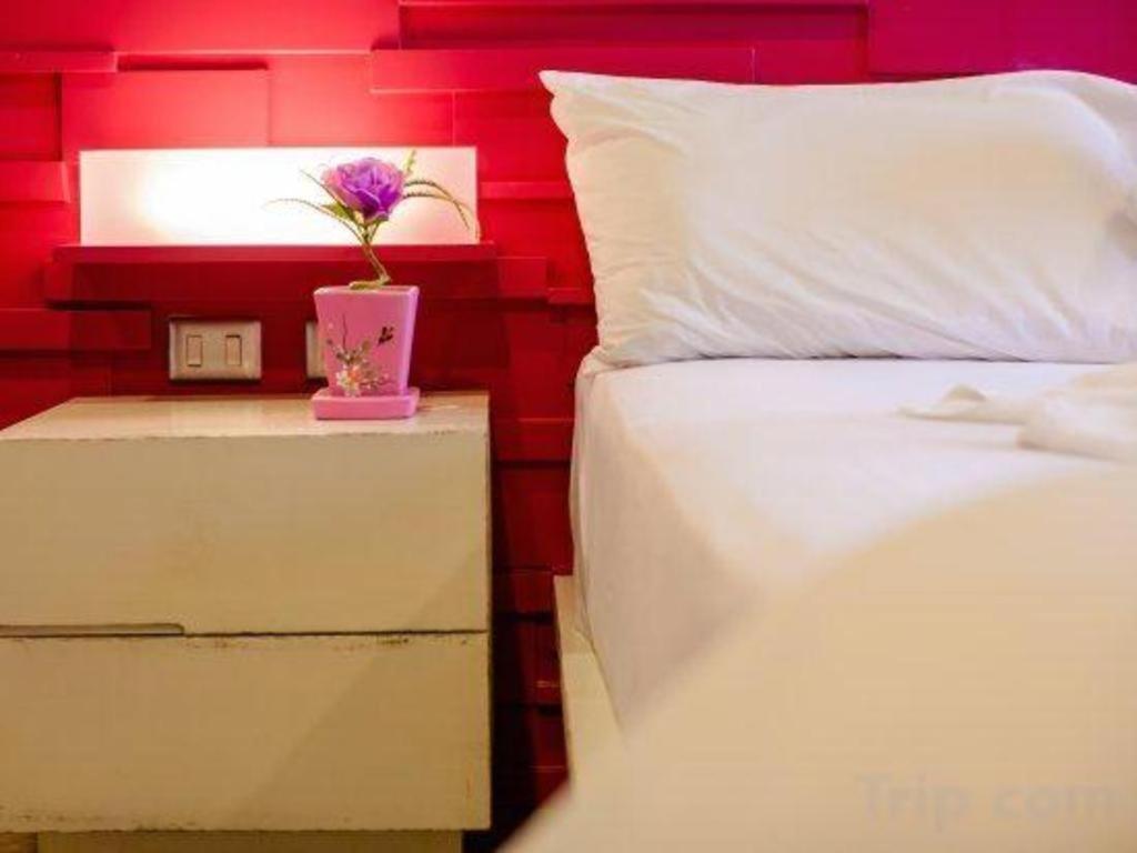 Oyo 292 The Oddy Hip Hotel Patong Zewnętrze zdjęcie