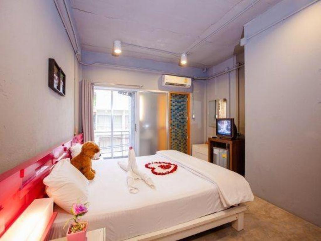 Oyo 292 The Oddy Hip Hotel Patong Zewnętrze zdjęcie