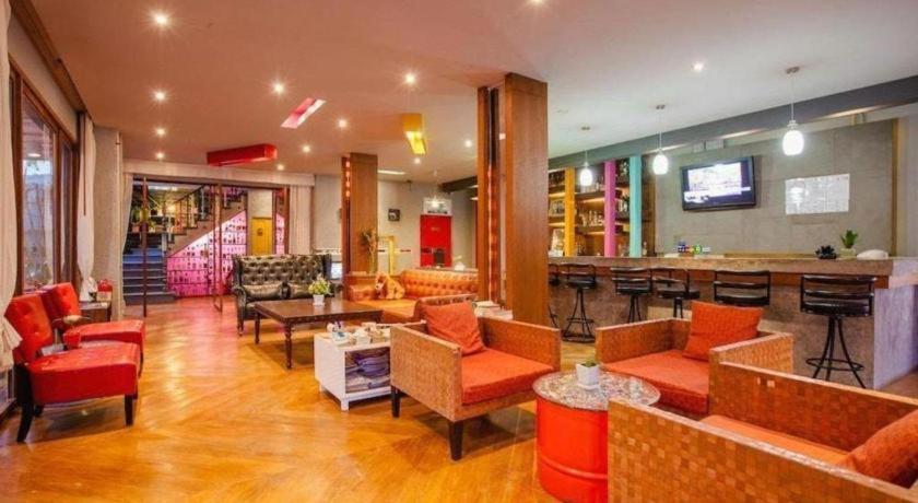Oyo 292 The Oddy Hip Hotel Patong Zewnętrze zdjęcie