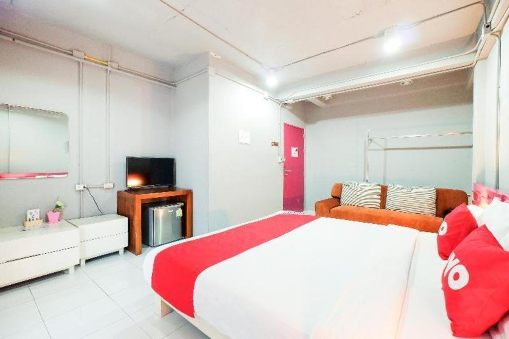 Oyo 292 The Oddy Hip Hotel Patong Zewnętrze zdjęcie